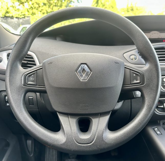 RENAULT GRAND SCENIC III 1.9L dCi 131cv *EXPRESSION* 7 Places / REVISER_GARANTIE