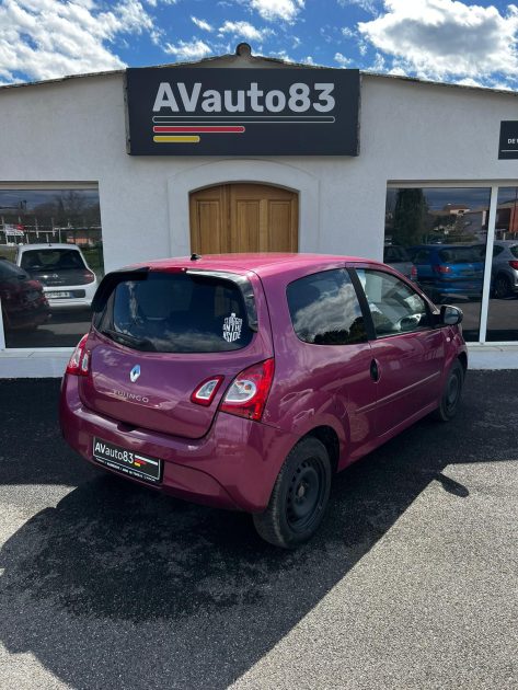 RENAULT TWINGO 2014 Premiere main / Distribution Neuve 