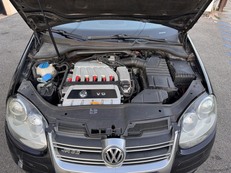 VOLKSWAGEN GOLF V R32 