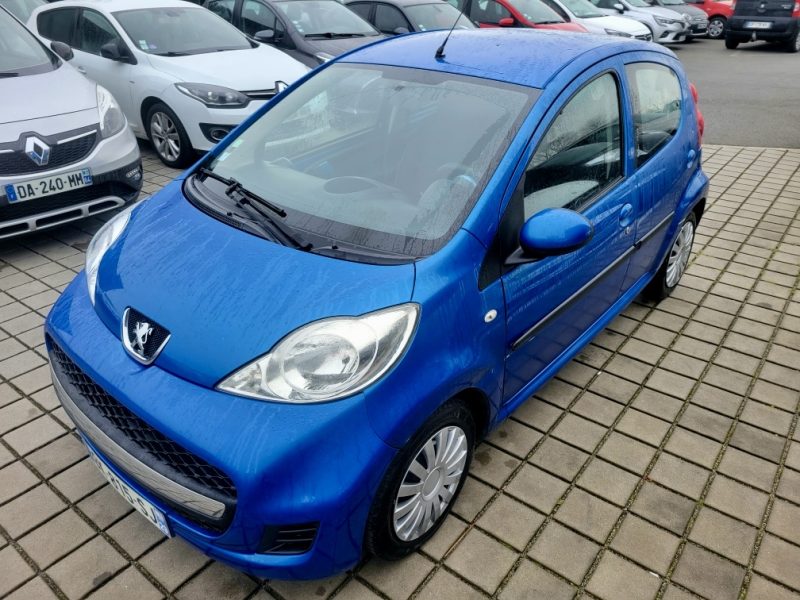 PEUGEOT 107 1.0 i Blue Lion 68 cv