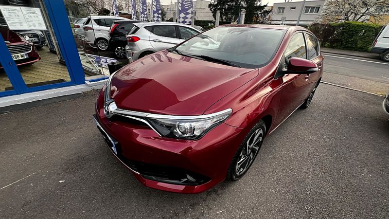 TOYOTA AURI Hybride 136 ch DESIGN