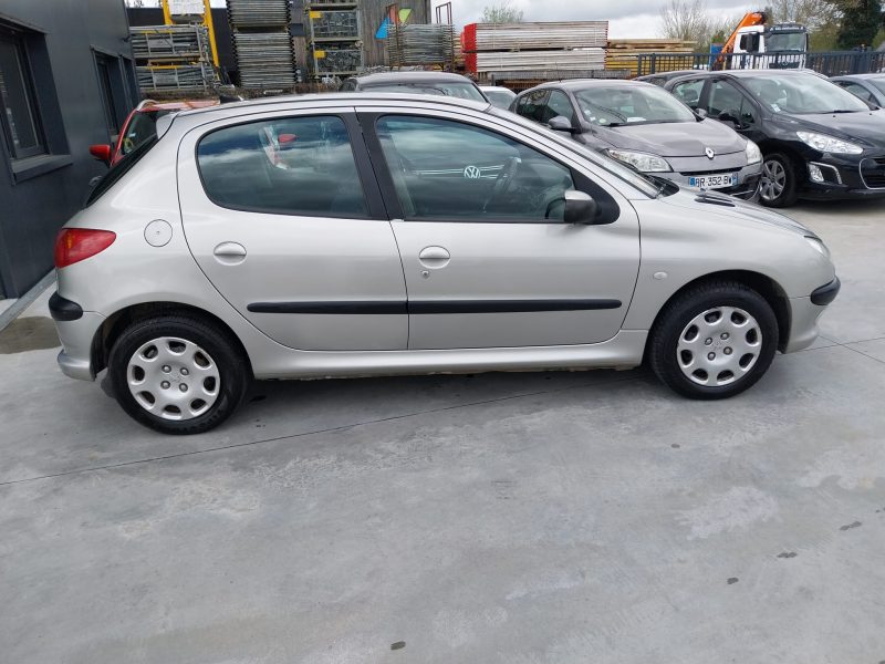 PEUGEOT 206 1.4i 16V 90