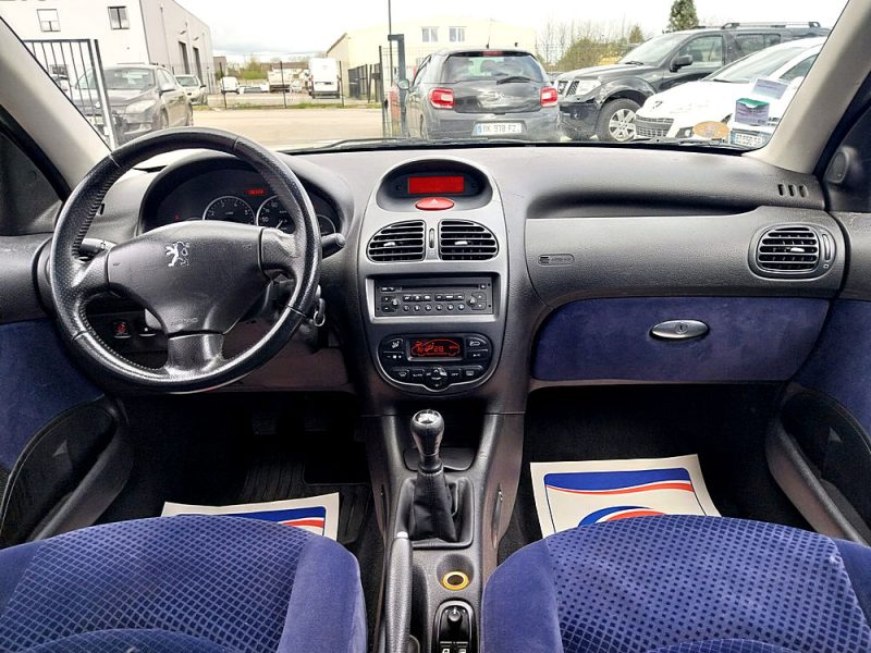 PEUGEOT 206 1.4i 16V 90