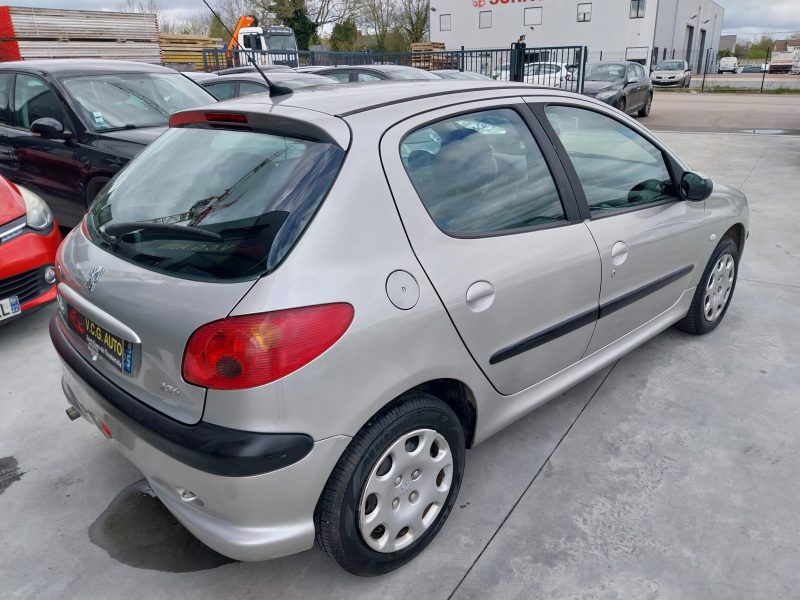 PEUGEOT 206 1.4i 16V 90