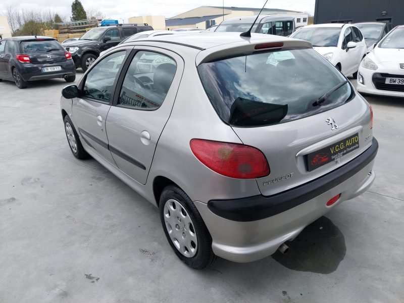 PEUGEOT 206 1.4i 16V 90