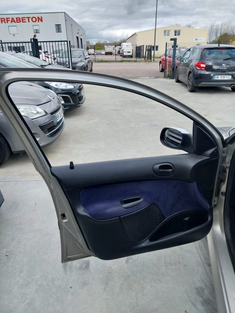 PEUGEOT 206 1.4i 16V 90