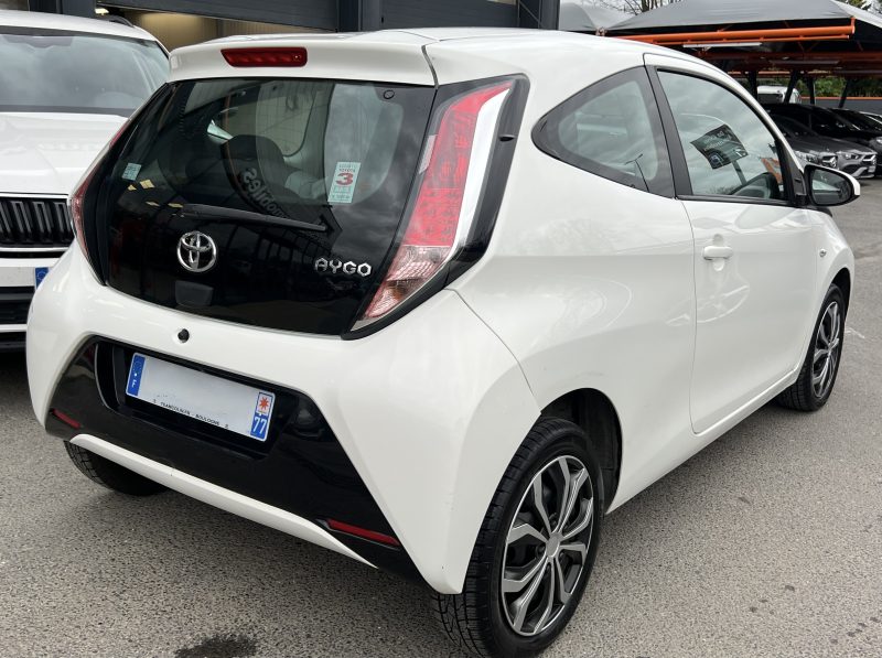 TOYOTA AYGO II X-PLAY 1.0 VVT-I 69 ECRAN TACTILE BLUETOOTH CAMERA DE RECUL REGULATEUR Garantie 1 an