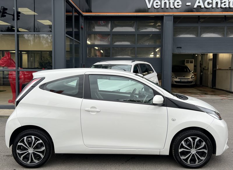 TOYOTA AYGO II X-PLAY 1.0 VVT-I 69 ECRAN TACTILE BLUETOOTH CAMERA DE RECUL REGULATEUR Garantie 1 an