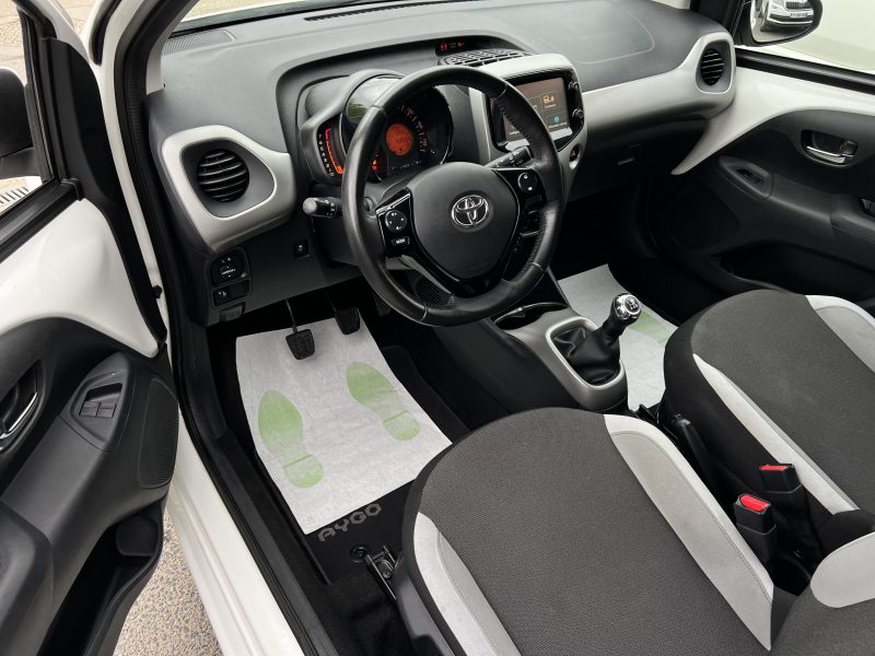 TOYOTA AYGO II X-PLAY 1.0 VVT-I 69 ECRAN TACTILE BLUETOOTH CAMERA DE RECUL REGULATEUR Garantie 1 an