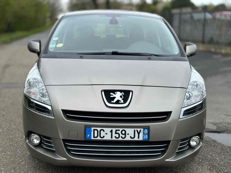 PEUGEOT 5008 2013