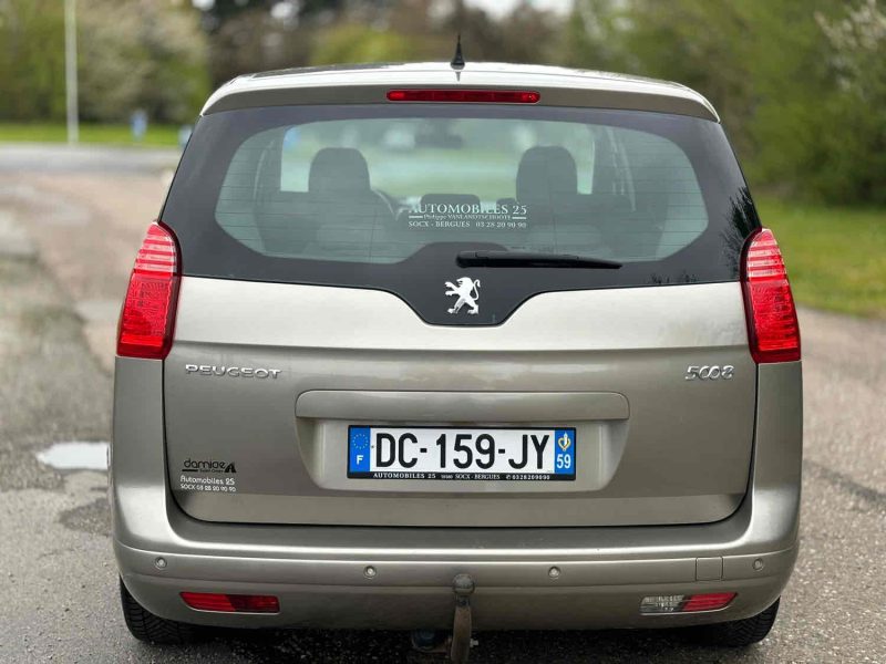 PEUGEOT 5008 2013