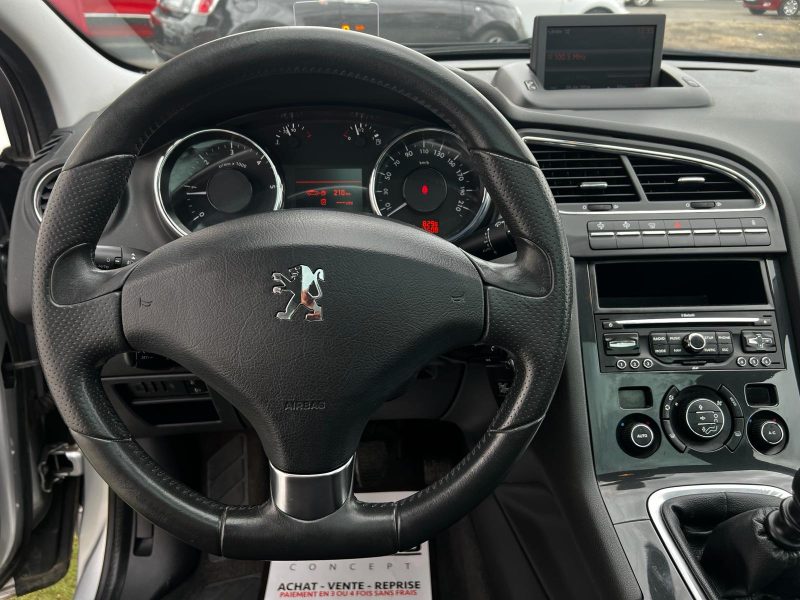 PEUGEOT 5008 2012