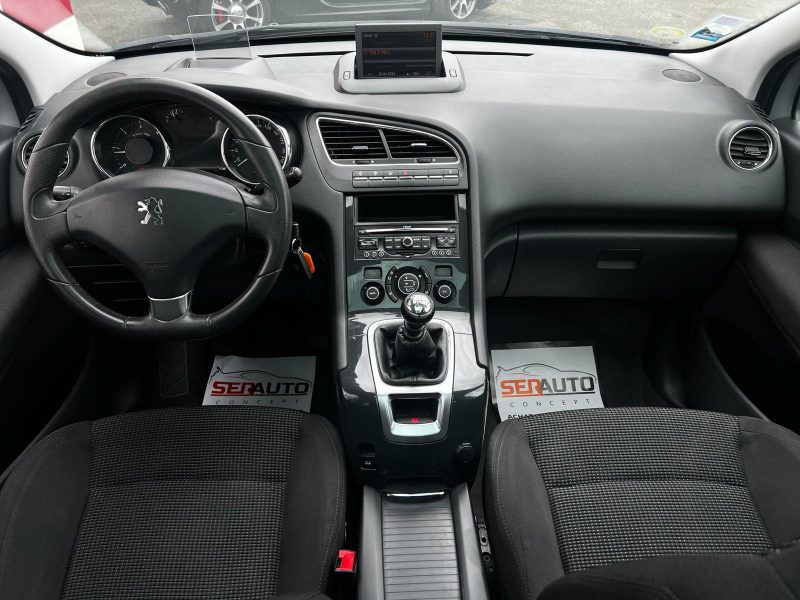 PEUGEOT 5008 2012