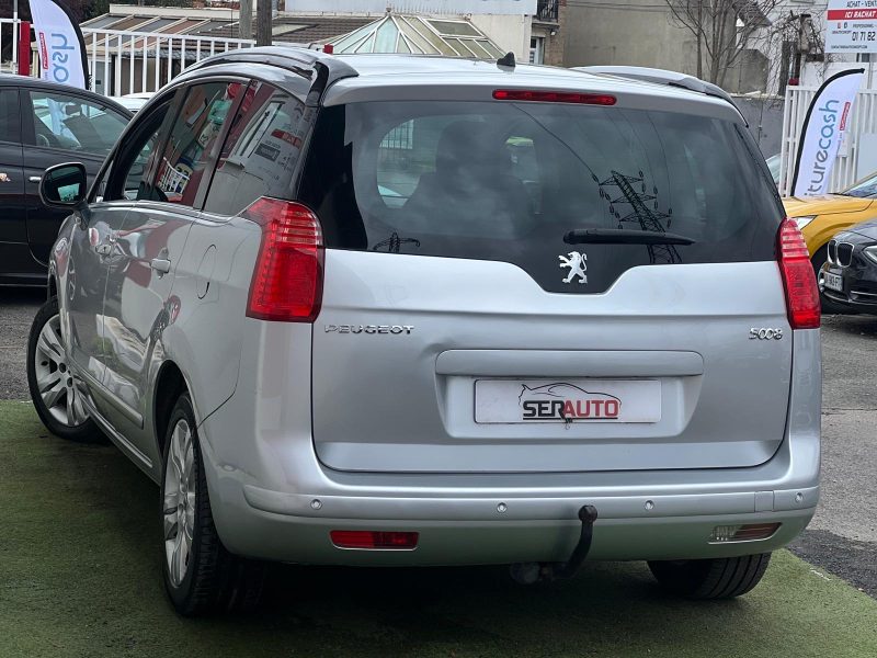 PEUGEOT 5008 2012