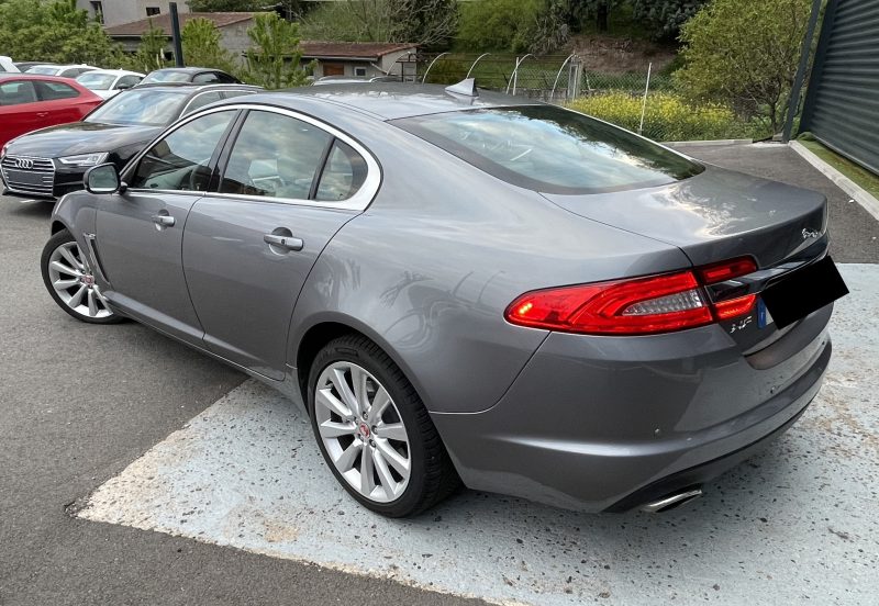 JAGUAR XF 2.0 Turbo 240 LUXE PREMIUM BVA8