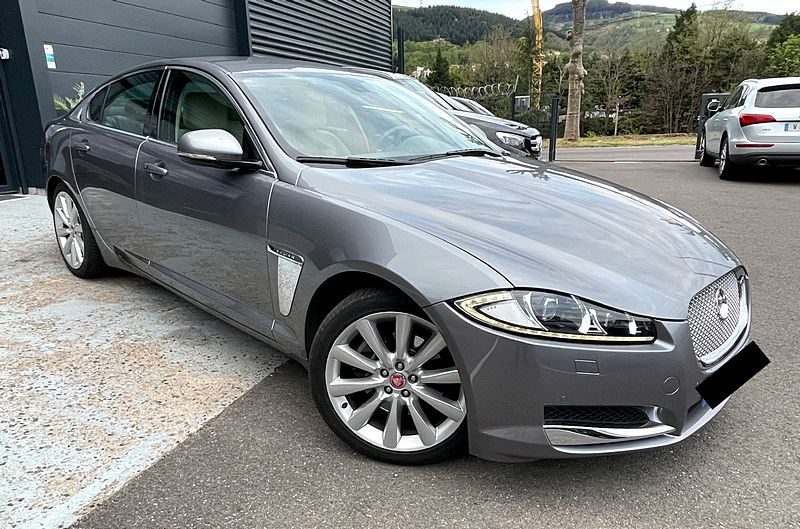 JAGUAR XF 2.0 Turbo 240 LUXE PREMIUM BVA8