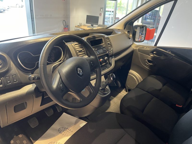 RENAULT TRAFIC COMBI 2020