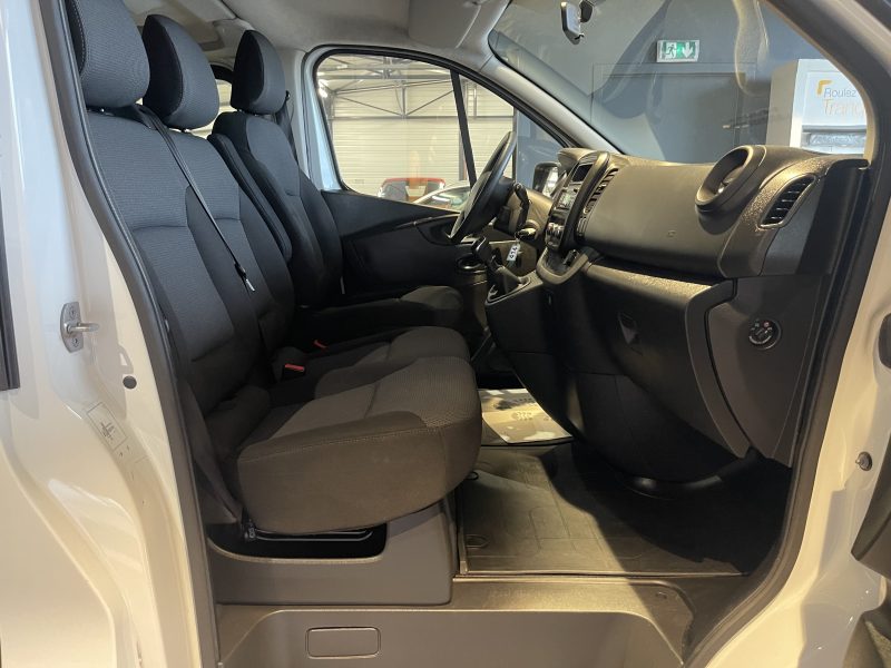 RENAULT TRAFIC COMBI 2020