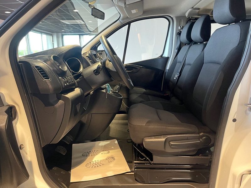 RENAULT TRAFIC COMBI 2020