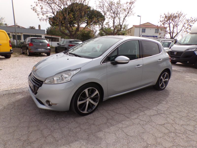 PEUGEOT 208 2015