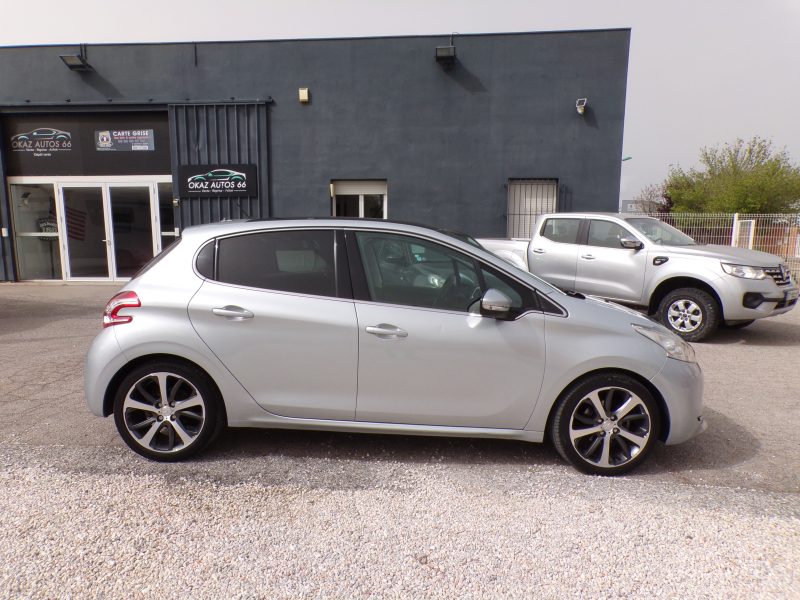 PEUGEOT 208 2015