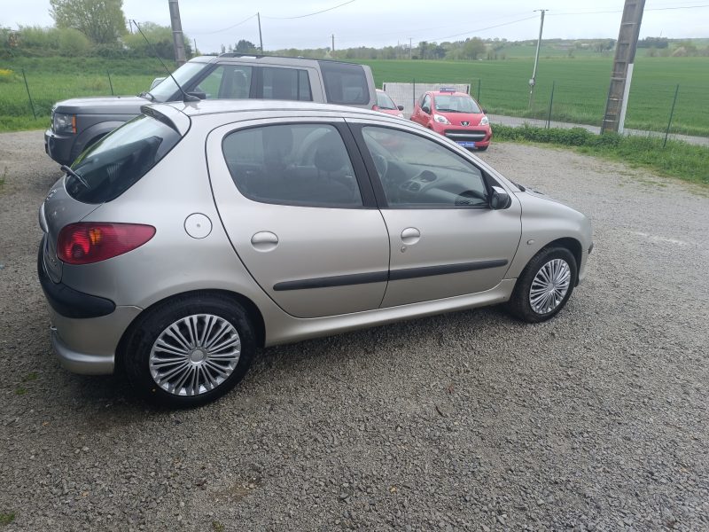 PEUGEOT 206 