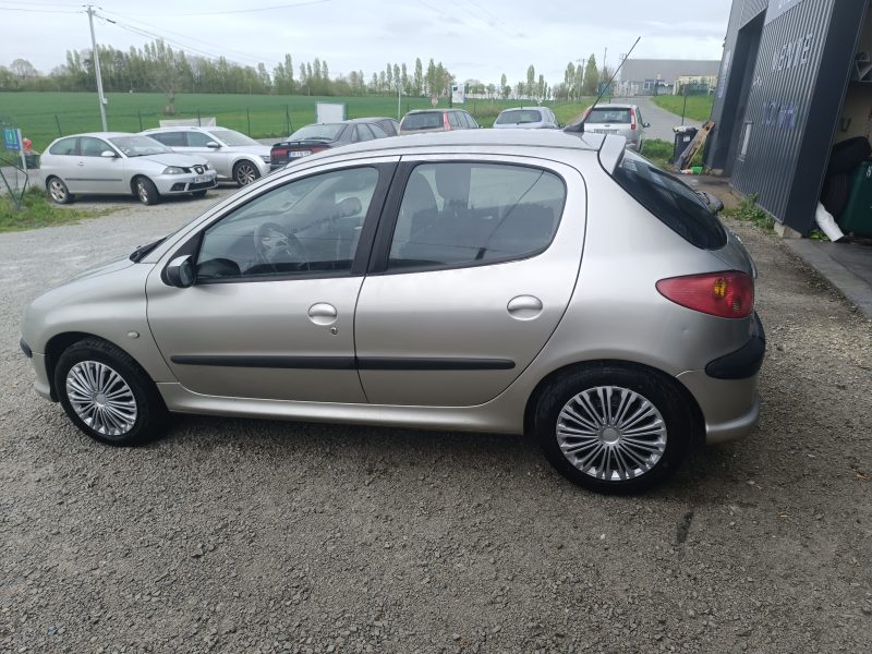 PEUGEOT 206 