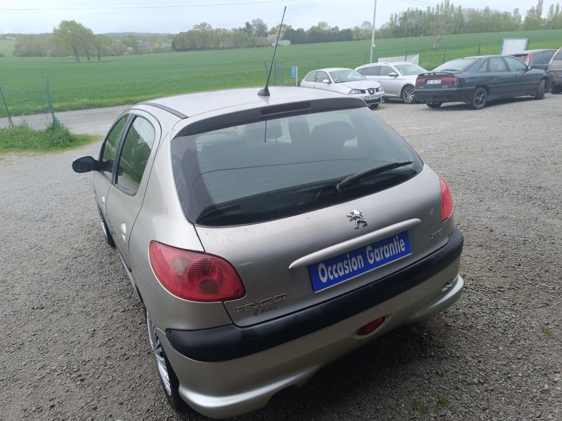 PEUGEOT 206 