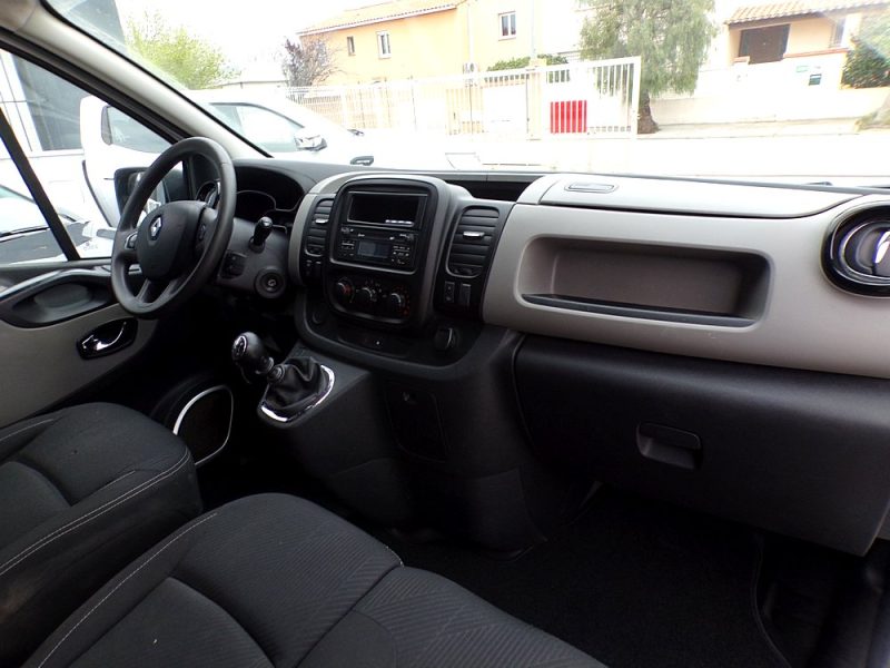 RENAULT TRAFIC III Camionnette 2015