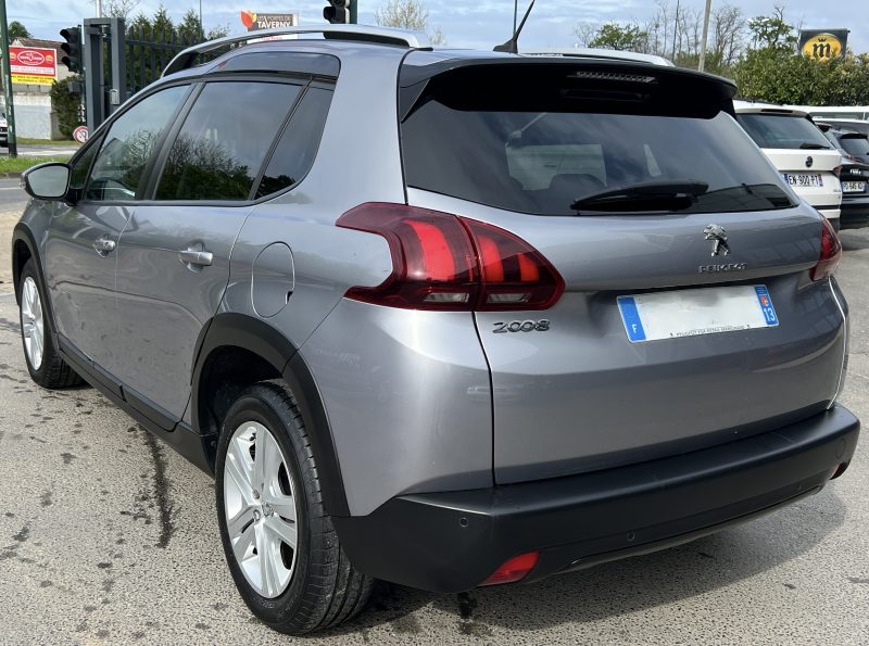 PEUGEOT 2008 PHASE 2 SIGNATURE 1.2 110 Cv PREMIERE MAIN / 2.463 Kms APPLE & ANDROID - GARANTIE 1 AN