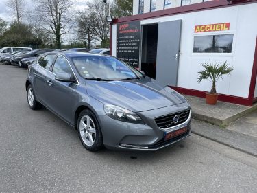 VOLVO V40 2016