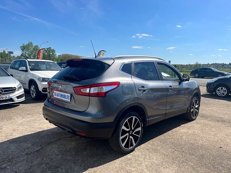 NISSAN QASHQAI 2015