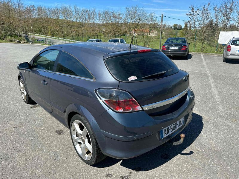 OPEL ASTRA H GTC 2008