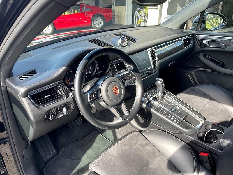 PORSCHE MACAN GTS