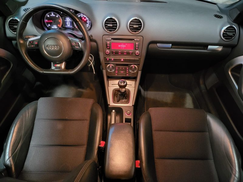 AUDI A3 2.0 TDI 140cv S-Line BVM6 / RADAR-AR/REGULATEUR DE VITESSE/XENONS