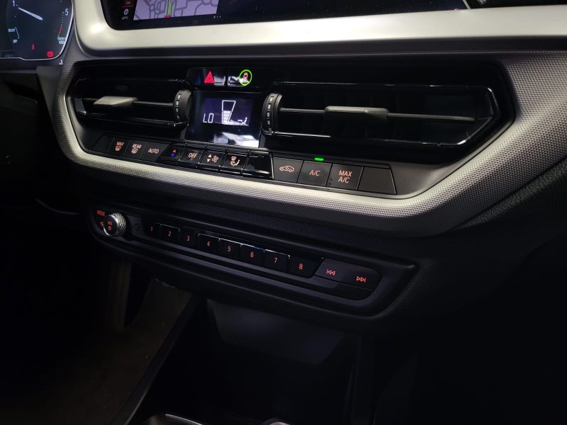 BMW SERIE 1 (F40)116d DCT7 BUSINESS / SUIVI COMPLET BMW / CAMERA / CARPLAY / KEYLESS