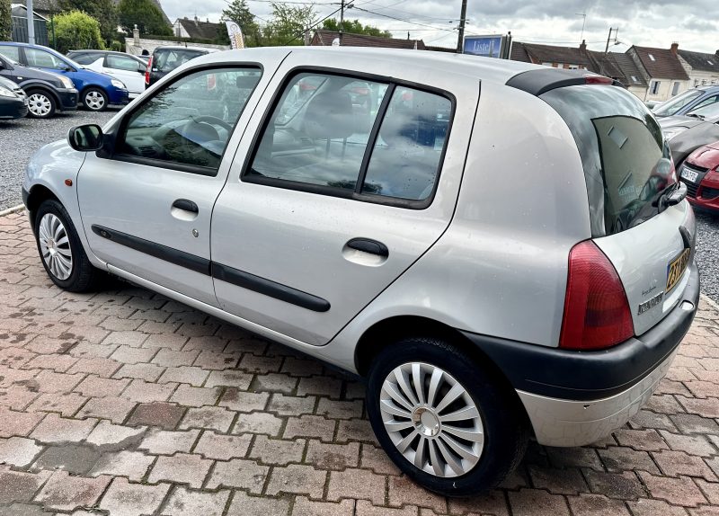 RENAULT CLIO II 2001