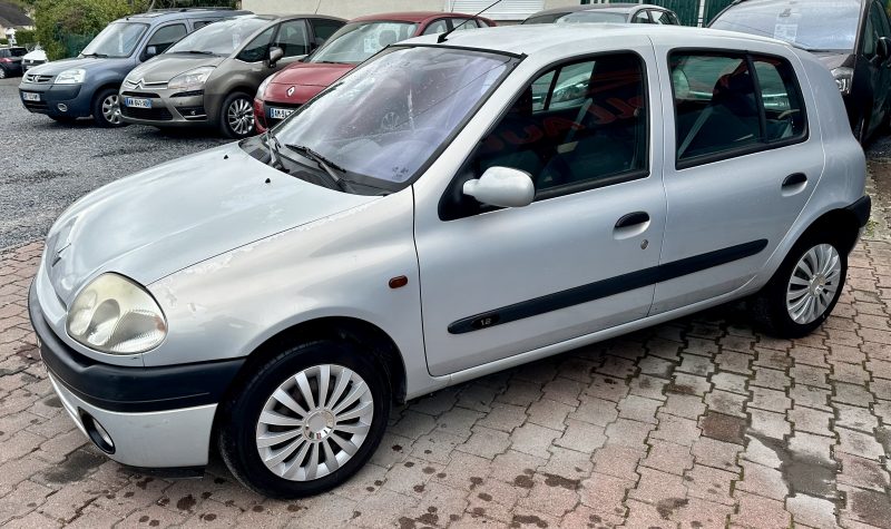 RENAULT CLIO II 2001