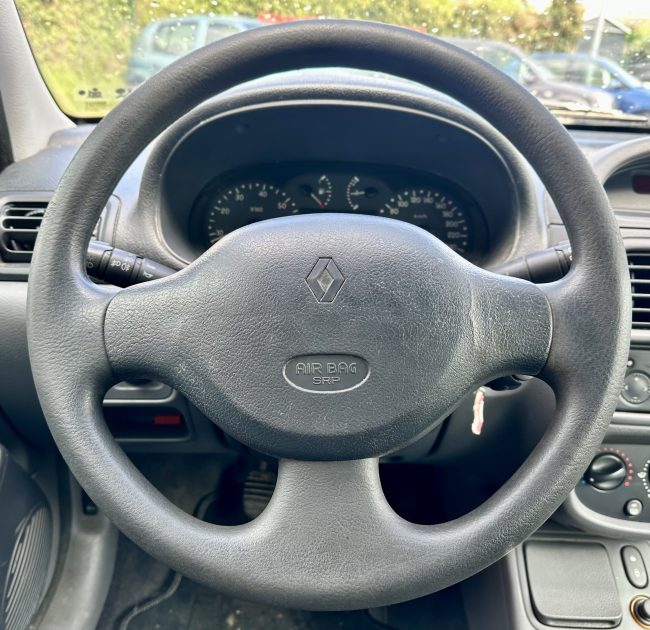 RENAULT CLIO II 2001