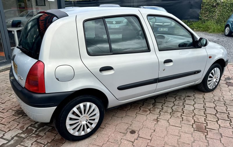 RENAULT CLIO II 2001