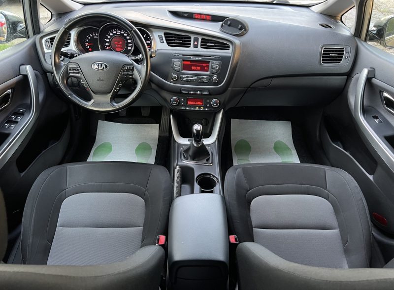 KIA CEED II PREMIUM 1.6 CRDI 128 Cv PREMIERE MAIN / TOIT OUVRANT BLUETOOTH 5 PORTES - GARANTIE 1 AN