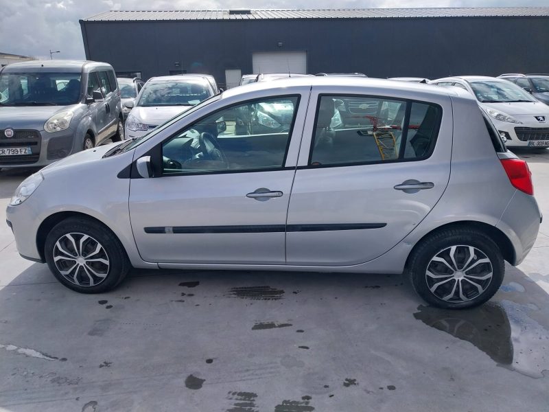 RENAULT CLIO III 1.2 16V 75 Expression