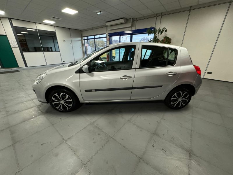 RENAULT CLIO III 1.2 16V 75 Expression