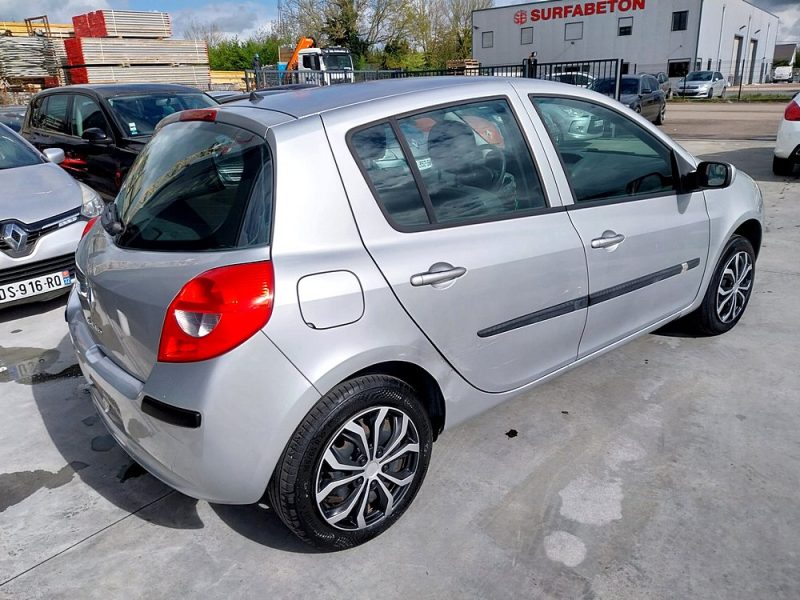 RENAULT CLIO III 1.2 16V 75 Expression