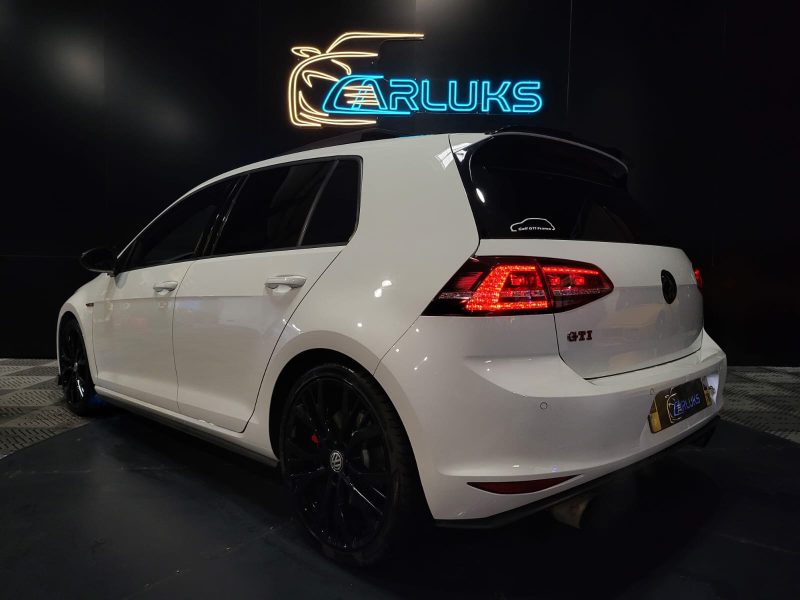 VOLKSWAGEN GOLF VII GTI 2.0 TSI 230cv Performance DSG6 / TOIT OUVRANT/APPLE CARPLAY/SIEGES CHAUFFANT