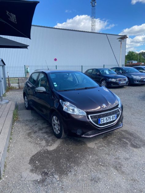 PEUGEOT 208 Allure  2013