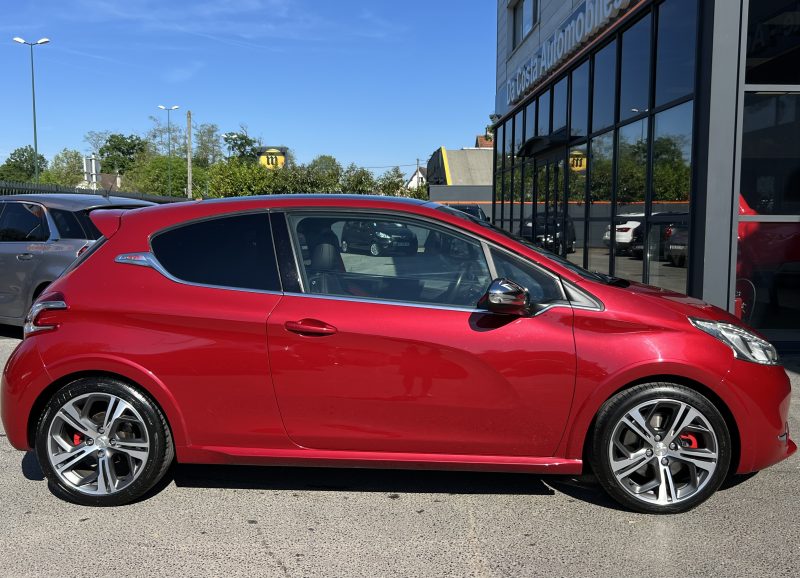 PEUGEOT 208 GTI 1.6 TURBO 200 Cv 55 100 Km TOIT PANORAMIQUE GPS BLUETOOTH CRIT AIR 1 - GARANTIE 1 AN