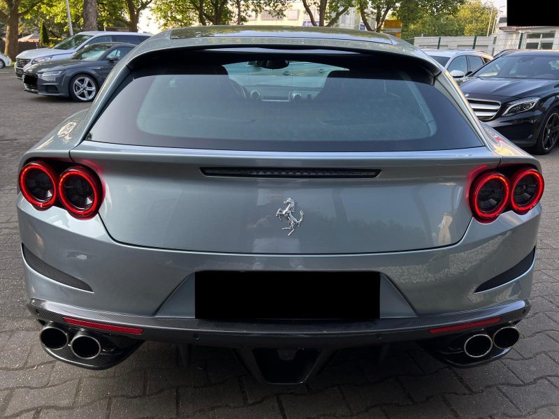 FERRARI GTC4Lusso 3.9 V8 T 611 DCT*JBL*PANO*CARBON*