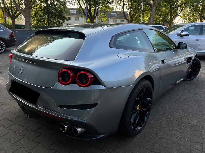 FERRARI GTC4Lusso 3.9 V8 T 611 DCT*JBL*PANO*CARBON*