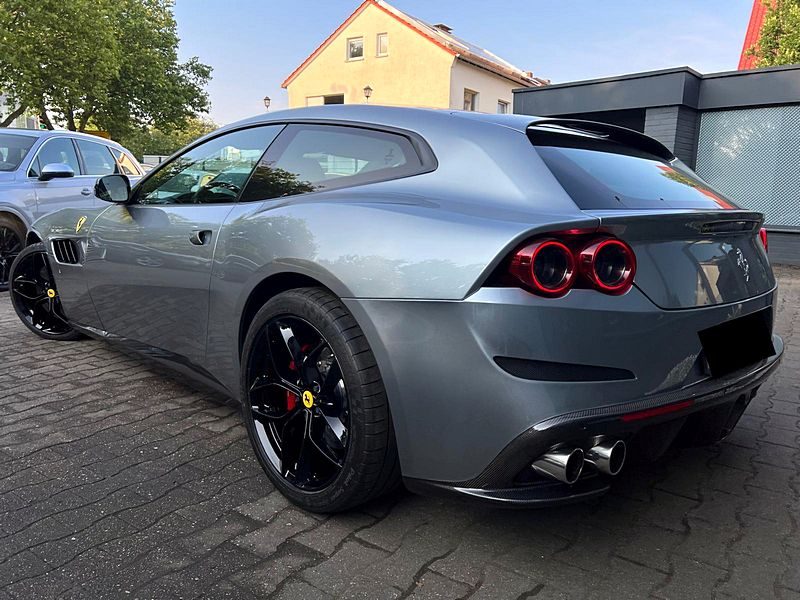 FERRARI GTC4Lusso 3.9 V8 T 611 DCT*JBL*PANO*CARBON*